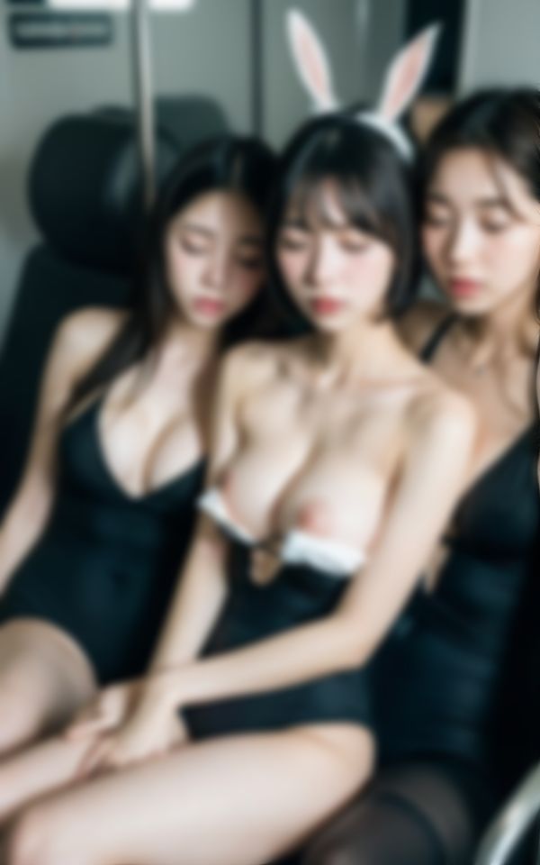 休憩中のコスプレバニーちゃんを脱がしてHな副業撮影開始_4